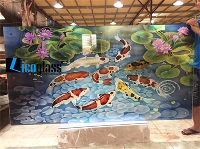 Mẫu tranh kính nghệ thuật sen cá mới nhất 2019